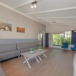 Spacious House With Dishwasher, Beach At Walking Distance