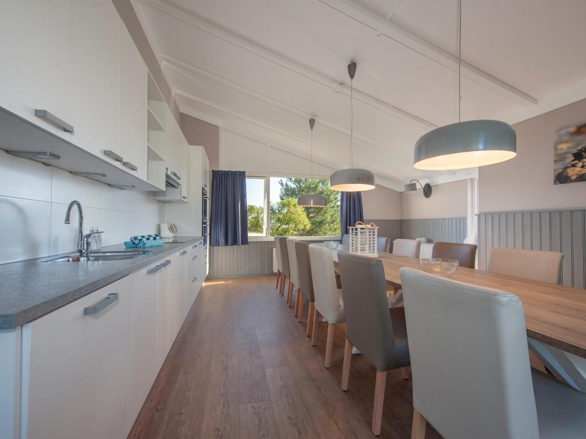 Vakantiehuis Spacious House With Dishwasher, At Walking Distance Kamperland